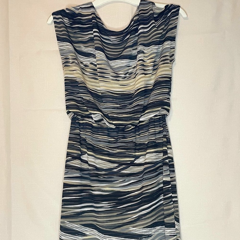 ✨Host Pick ✨ Gabby Skye Striped Cold Shoulder Dress Size 4P